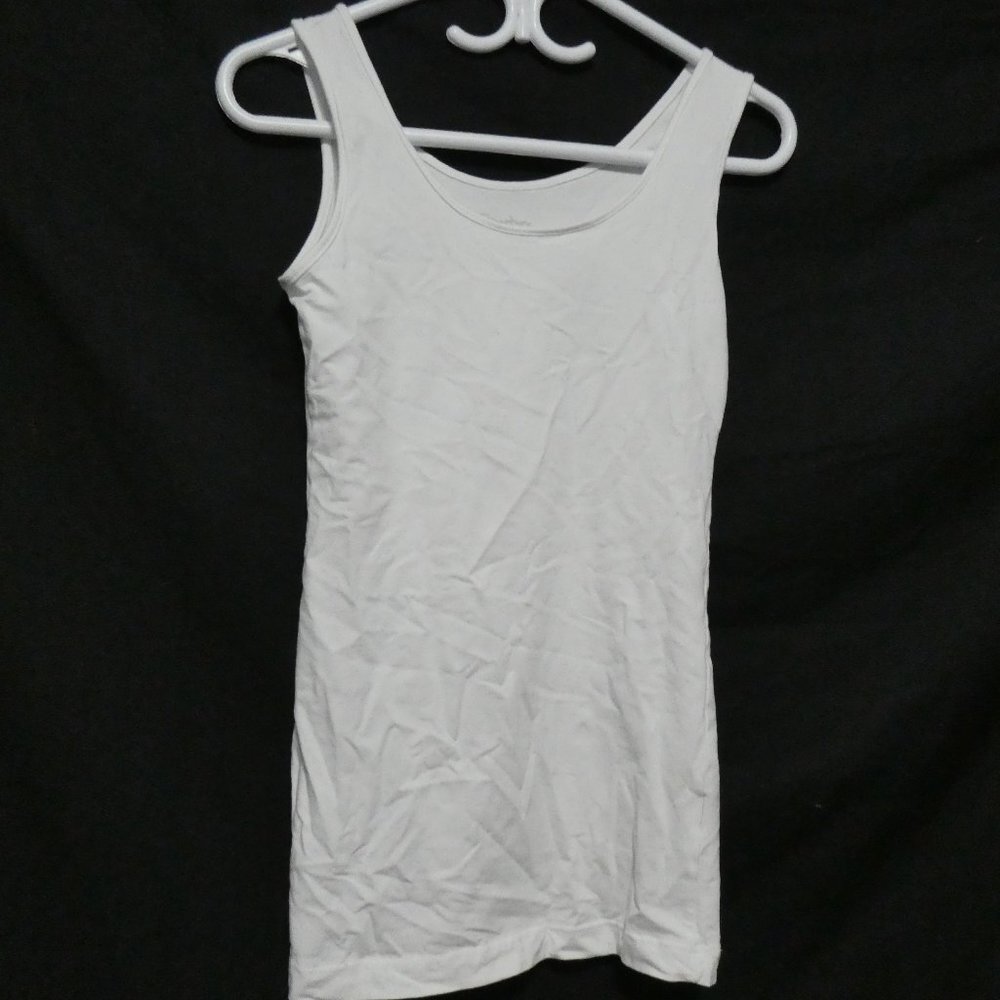 SUZY SHIER Signature, size small, solid white tank top, GUC
